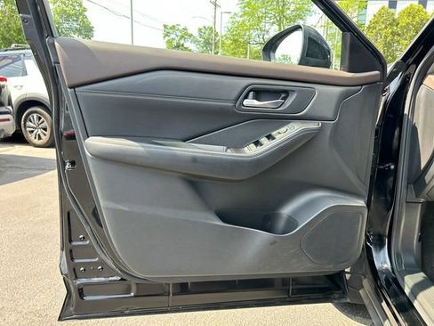 Certified 2023 Nissan Rogue SV w/ SV Premium B Package AWD/4WD image 9