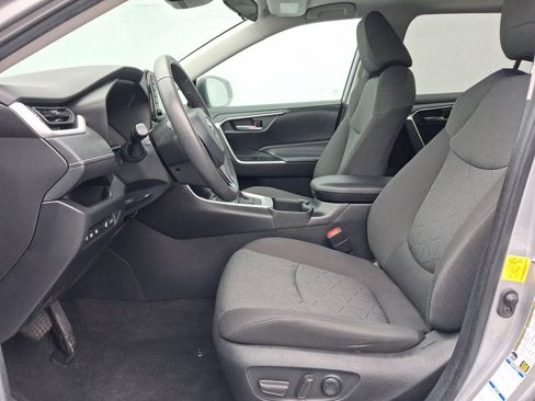 Used 2022 Toyota RAV4 XLE w/ Convenience Package AWD/4WD image 5