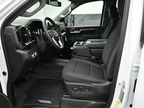 New 2026 GMC Sierra 3500 SLE w/ SLE Value Package image 9