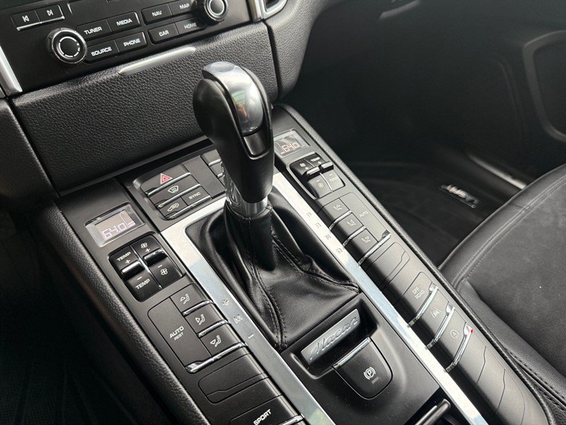 Used 2018 Porsche Macan S AWD/4WD image 30