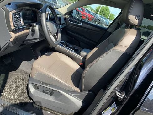 Used 2025 Volkswagen Atlas SEL AWD/4WD image 18