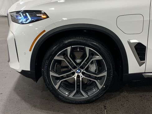Used 2026 BMW X5 xDrive50e w/ Climate Comfort Package AWD/4WD image 10
