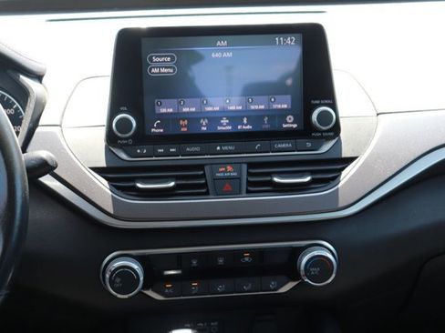 Used 2024 Nissan Altima 2.5 SR FWD image 16