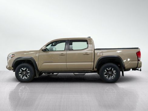 Used 2017 Toyota Tacoma TRD Off-Road w/ Premium & Technology Package AWD/4WD image 2