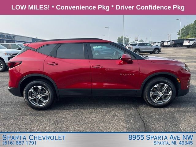 Used 2024 Chevrolet Blazer LT w/ Convenience Package FWD image 2
