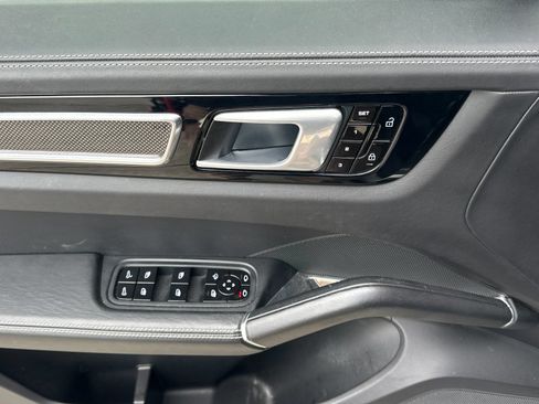 Used 2020 Porsche Cayenne Turbo AWD/4WD image 10