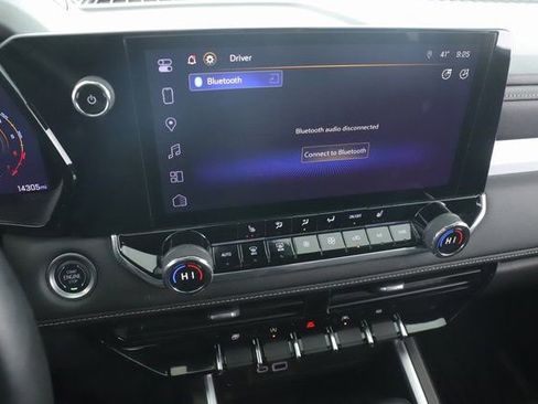 Used 2024 Chevrolet Colorado LT w/ LT Convenience Package II image 5