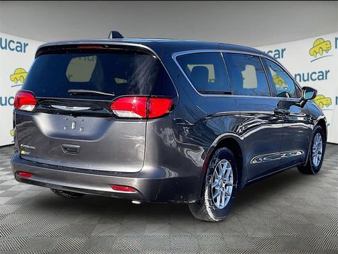 Used 2023 Chrysler Voyager LX image 6