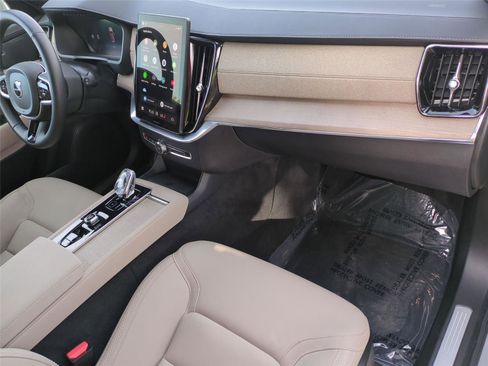 Certified 2025 Volvo XC90 B6 Plus AWD/4WD image 20