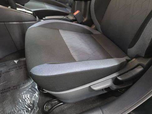 Used 2025 Nissan Versa SV FWD image 28