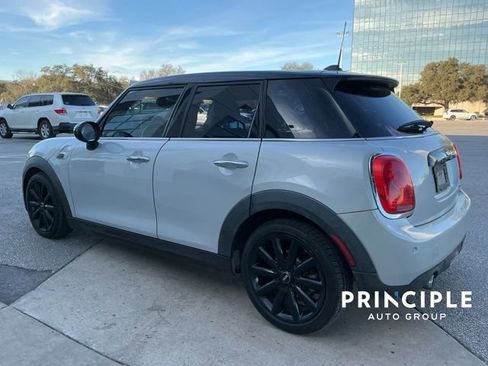 Used 2017 MINI Cooper 4-Door Hardtop image 4