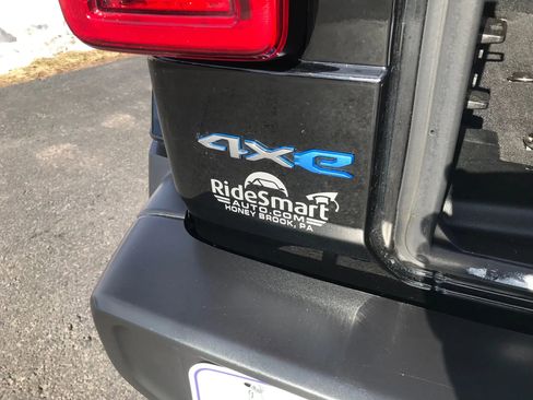 Used 2023 Jeep Wrangler Unlimited Sahara w/ Cold Weather Group image 38