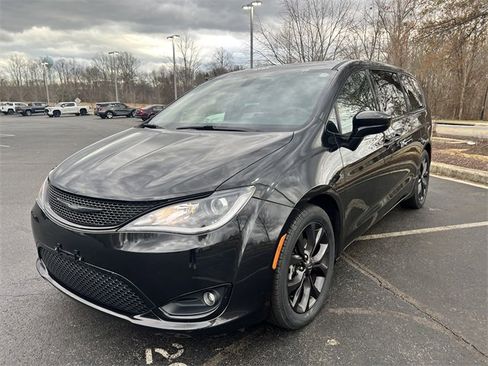 Used 2019 Chrysler Pacifica Touring Plus w/ S Appearance Package image 47
