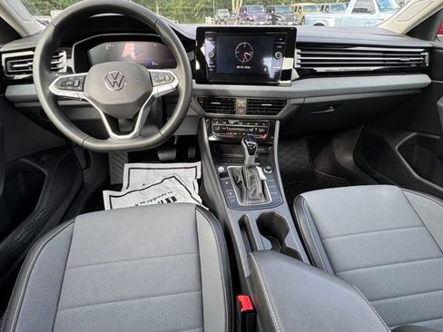 Certified 2025 Volkswagen Jetta SE FWD image 13