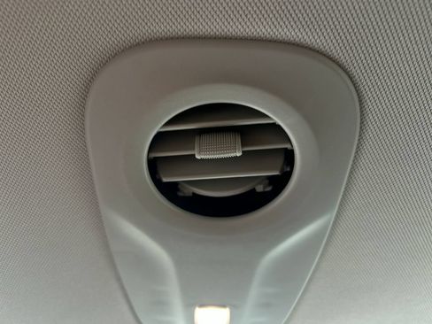 Used 2022 Chrysler Pacifica Touring-L FWD image 33