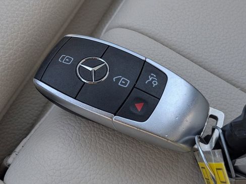 Used 2020 Mercedes-Benz GLB 250 image 32