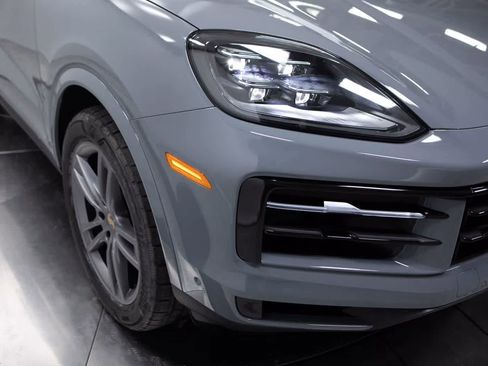 Certified 2025 Porsche Cayenne Coupe image 12