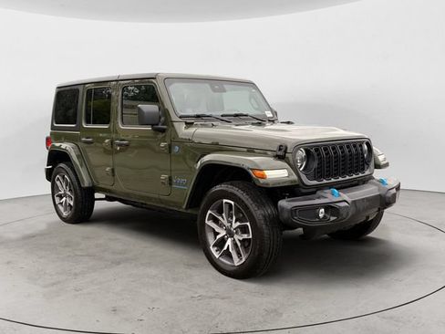 Used 2024 Jeep Wrangler Unlimited w/ Convenience Group AWD/4WD image 7