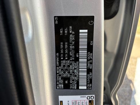 Certified 2025 Toyota 4Runner TRD Off-Road Premium AWD/4WD image 30