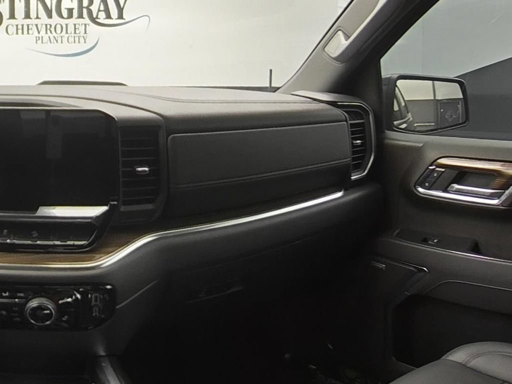 Used 2024 Chevrolet Silverado 1500 LT Trail Boss w/ Convenience Package II AWD/4WD image 15