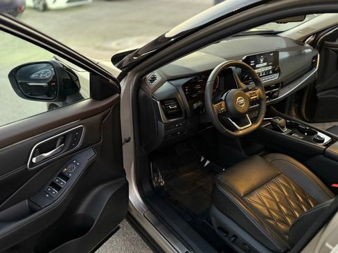 Used 2021 Nissan Rogue Platinum image 22