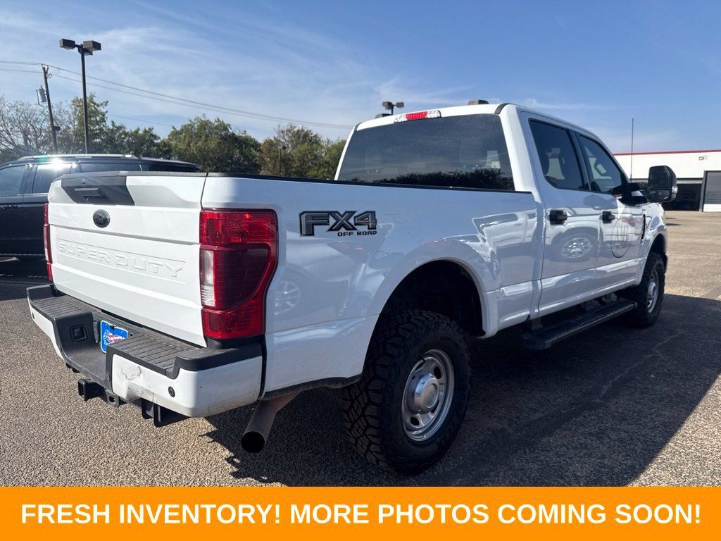Used 2022 Ford F250 XLT w/ Black Appearance Package AWD/4WD image 2