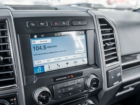 Used 2017 Ford F150 Raptor w/ Equipment Group 802A Luxury image 31