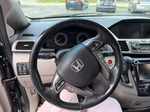 Used 2014 Honda Odyssey Touring Elite image 6