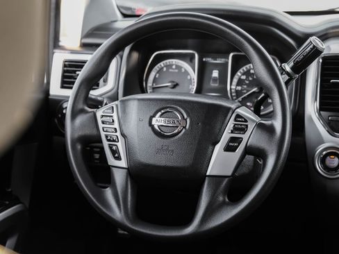Used 2017 Nissan Titan SV image 15