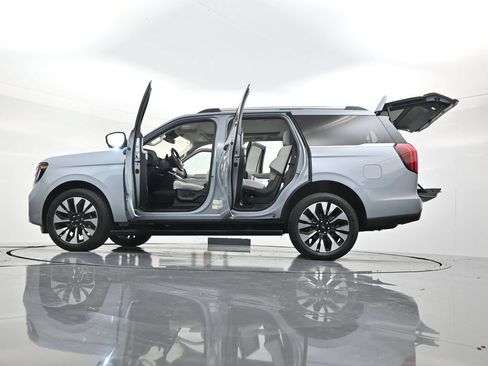 Used 2025 Ford Expedition Platinum w/ Driver's Package AWD/4WD image 58