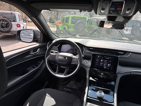 Used 2025 Jeep Grand Cherokee L Laredo w/ Luxury Tech Group I image 31