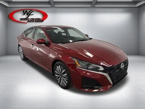 Used 2023 Nissan Altima 2.5 SV FWD image 3