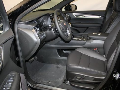 New 2025 Cadillac XT5 Luxury image 4