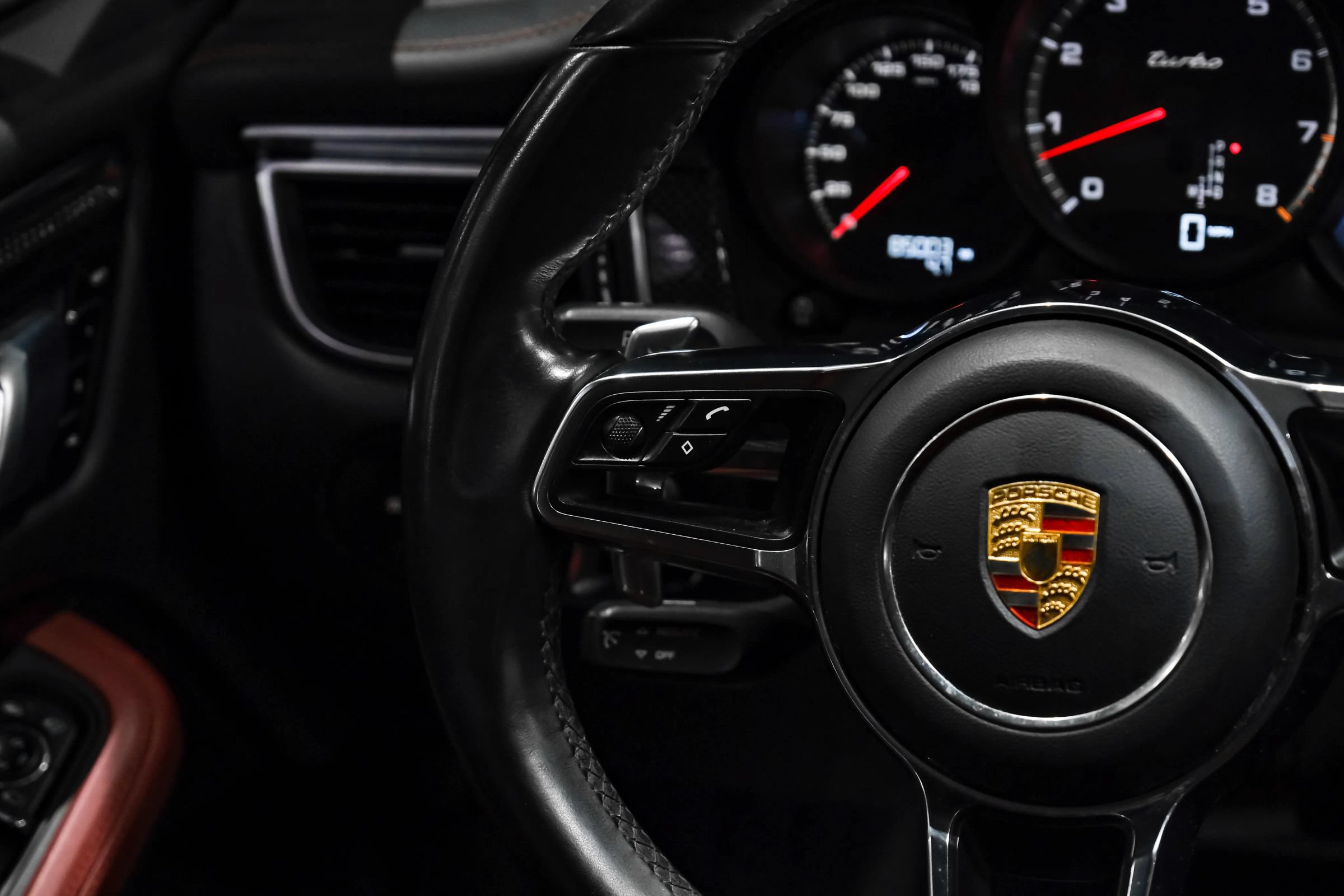 Used 2015 Porsche Macan Turbo AWD/4WD image 18