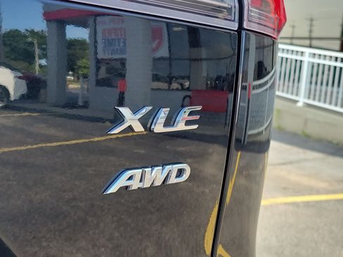 Used 2024 Toyota Corolla Cross XLE AWD/4WD image 7