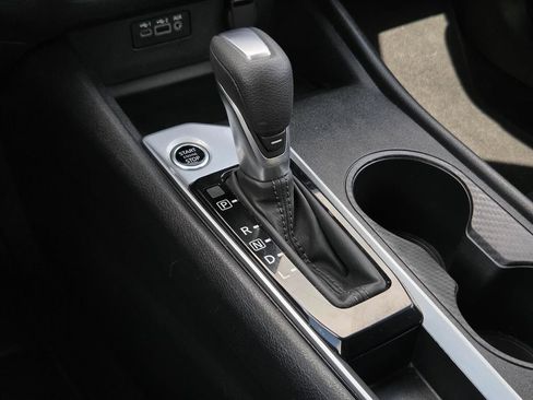 Used 2025 Nissan Altima 2.5 SV FWD image 18