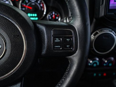 Used 2018 Jeep Wrangler Unlimited Sahara image 40