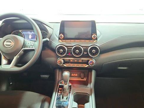 Used 2025 Nissan Sentra SV w/ Trunk Package image 31