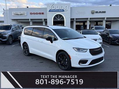New 2026 Chrysler Pacifica Select
