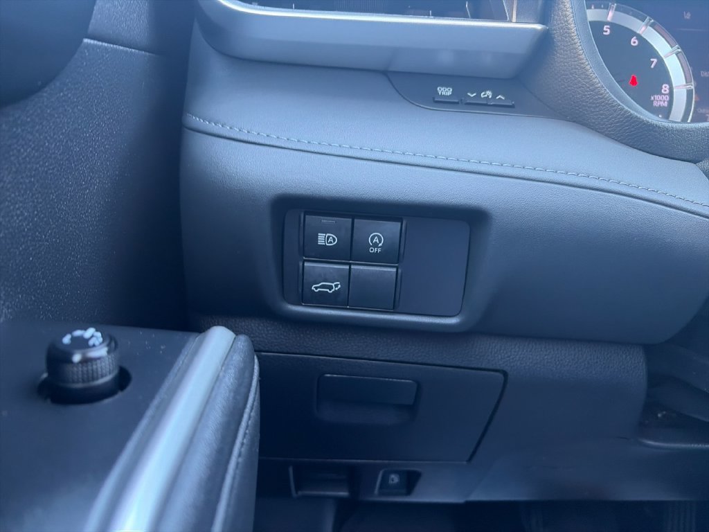 Used 2023 Toyota Highlander LE FWD image 32