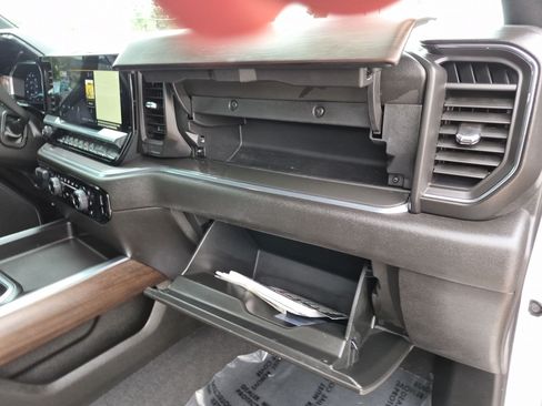 Certified 2024 Chevrolet Silverado 2500 High Country w/ High Country Premium Package AWD/4WD image 32