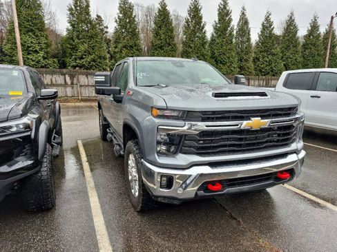 Used 2024 Chevrolet Silverado 2500 LT w/ Convenience Package image 4