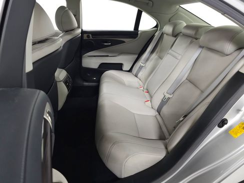 Used 2014 Lexus LS 460 AWD w/ Comfort Package image 33