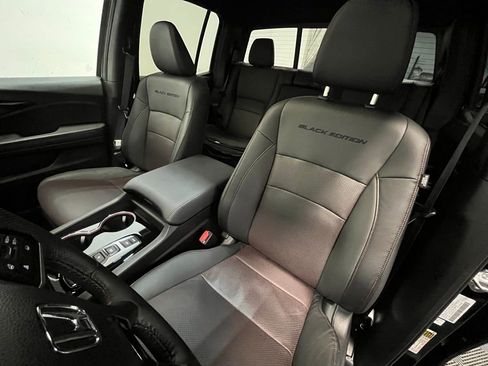 Used 2025 Honda Ridgeline Black Edition image 11