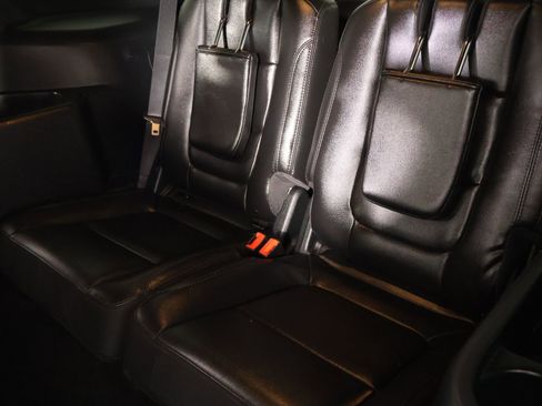 Used 2018 Ford Explorer XLT w/ Equipment Group 202A image 14