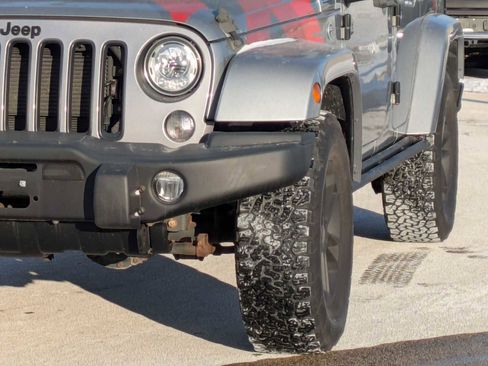 Used 2017 Jeep Wrangler Unlimited Sahara image 10