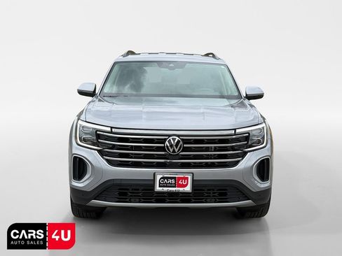 Used 2025 Volkswagen Atlas SE image 2