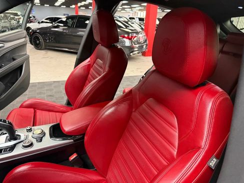 Used 2024 Alfa Romeo Stelvio Veloce AWD/4WD image 34