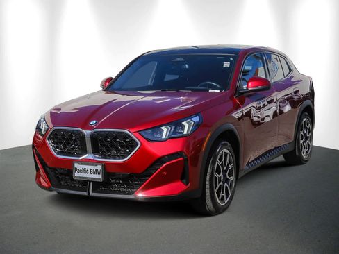 Used 2025 BMW X2 xDrive28i w/ Premium Package image 3