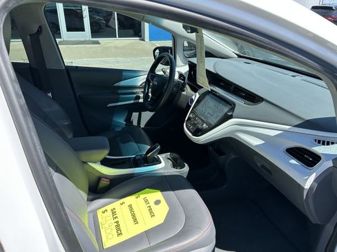 Used 2019 Chevrolet Bolt Premier w/ Infotainment Package image 10